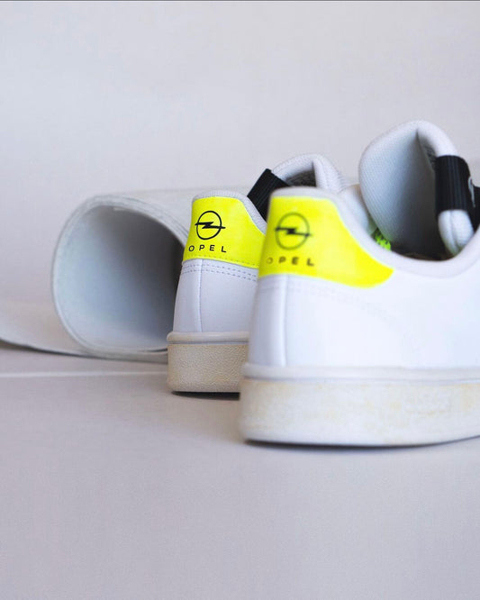 Logo en Zapatillas Estampado